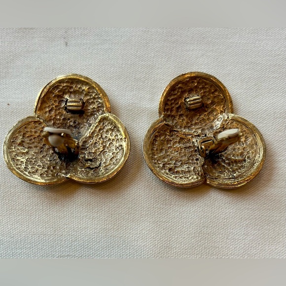 Clip on “Cluster of Coins” - Picture 9 of 16